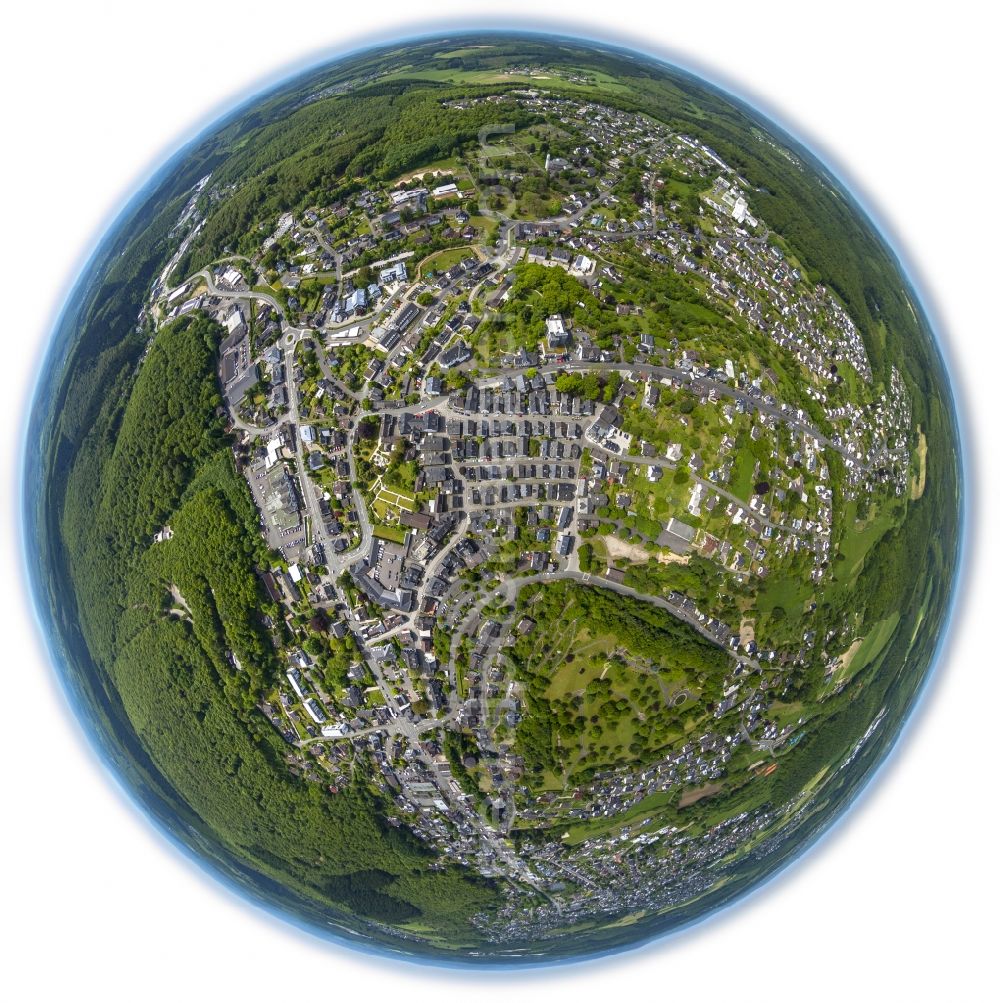 Freudenberg from the bird's eye view: Fisheye view Series of historically true original half-timbered houses in the center of Freudenberg in the state of North Rhine-Westphalia