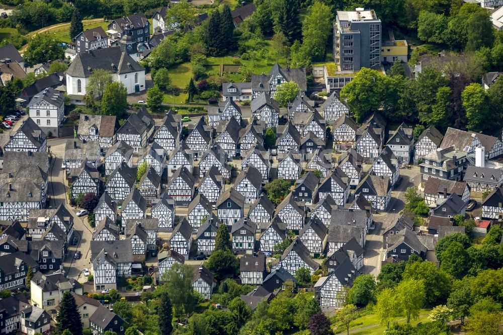 Aerial photograph Freudenberg - Series of historically true original half-timbered houses in the center of Freudenberg in the state of North Rhine-Westphalia