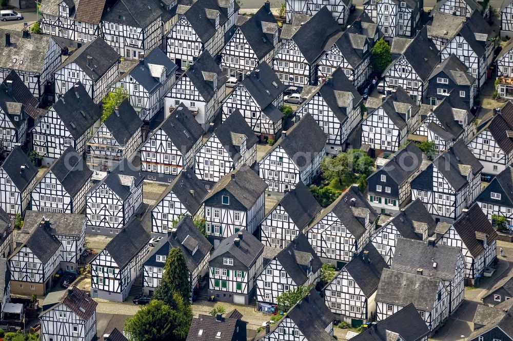 Freudenberg from the bird's eye view: Series of historically true original half-timbered houses in the center of Freudenberg in the state of North Rhine-Westphalia