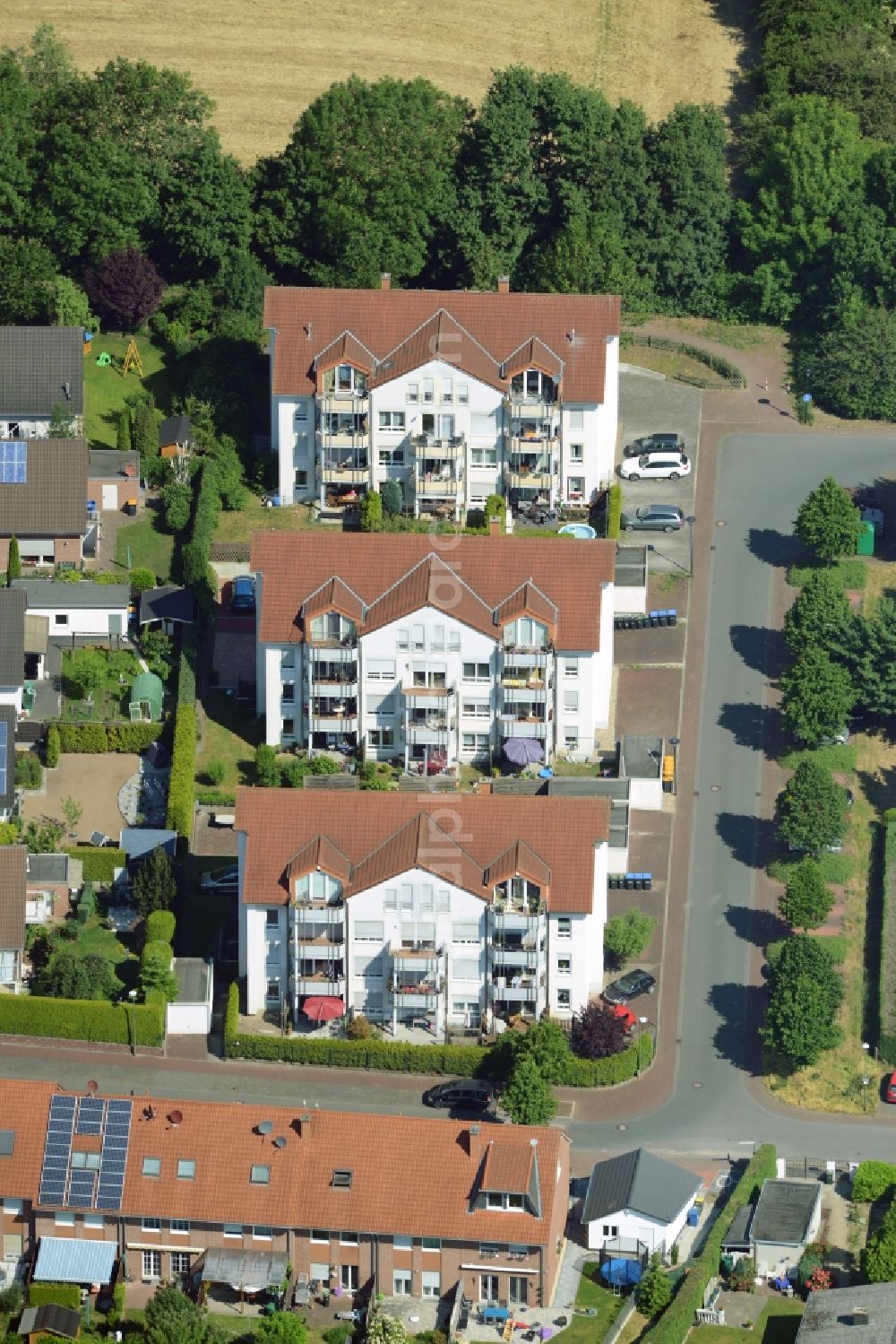 Bönen from above - Terraced house of MARKUS GEROLD ENTERPRISE GROUP Im Hasenwinkel in Boenen in the state North Rhine-Westphalia