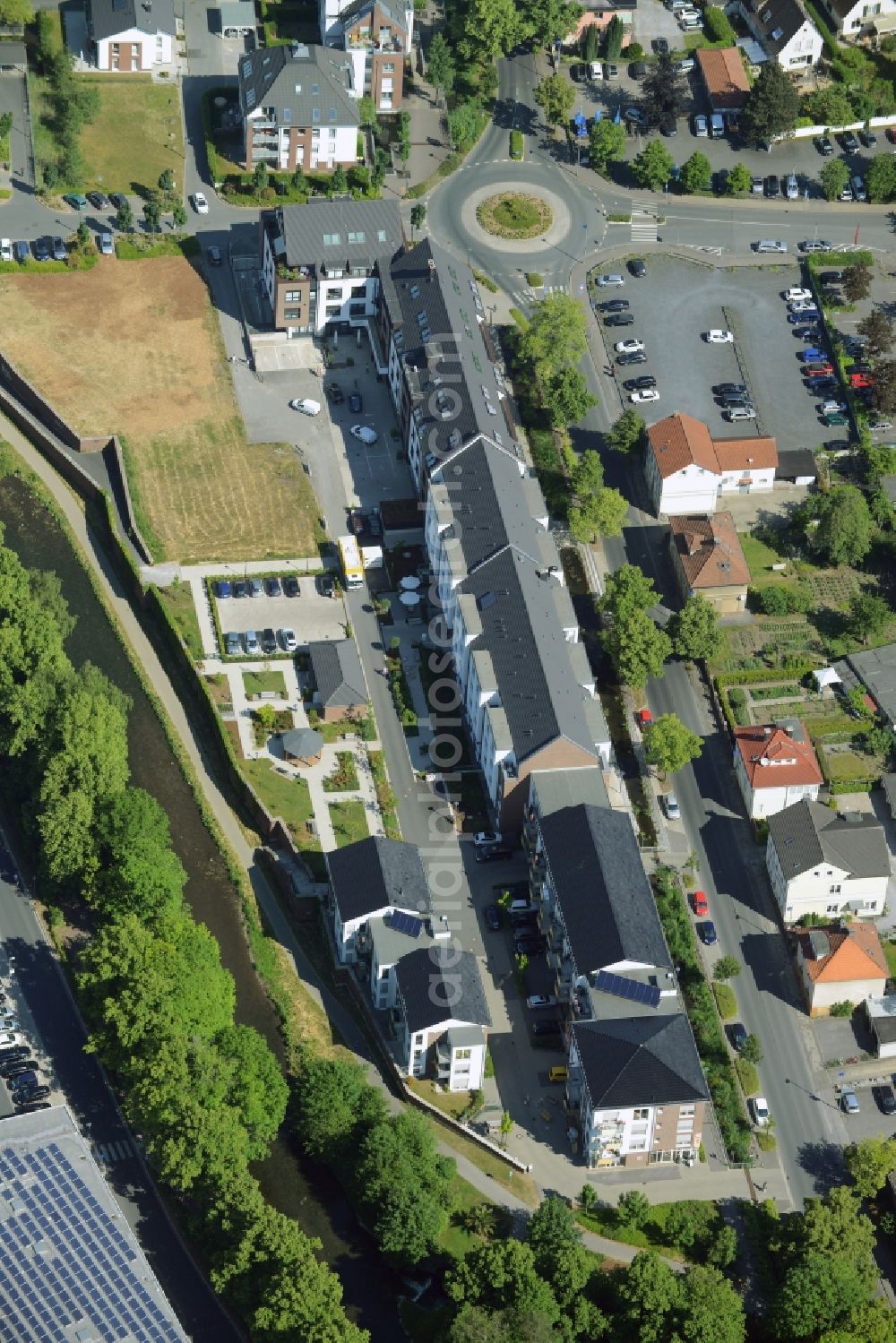 Aerial photograph Menden (Sauerland) - Terraced house of MARKUS GEROLD ENTERPRISE GROUP Am Hoenneufer in Menden (Sauerland) in the state North Rhine-Westphalia