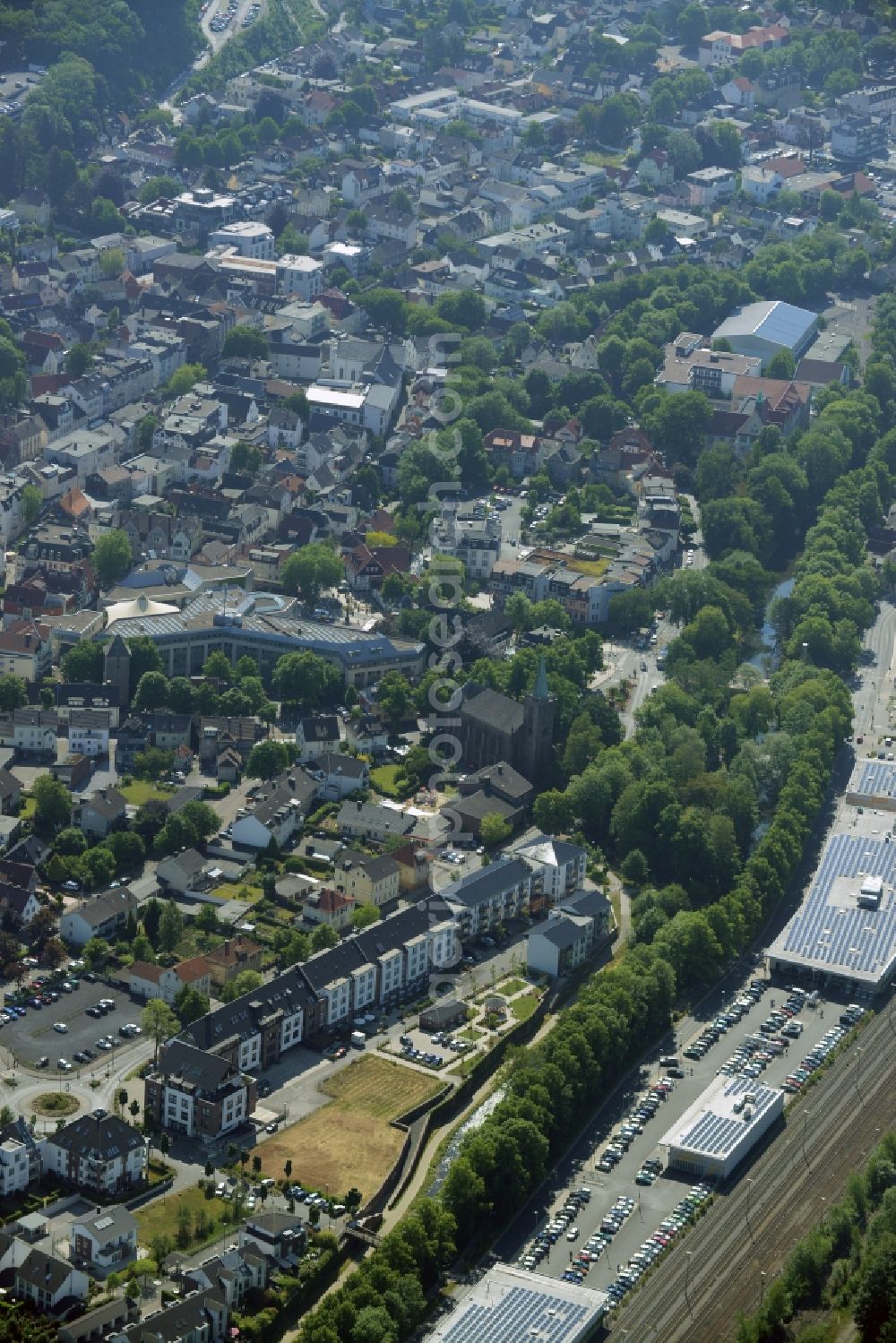 Menden (Sauerland) from the bird's eye view: Terraced house of MARKUS GEROLD ENTERPRISE GROUP Am Hoenneufer in Menden (Sauerland) in the state North Rhine-Westphalia