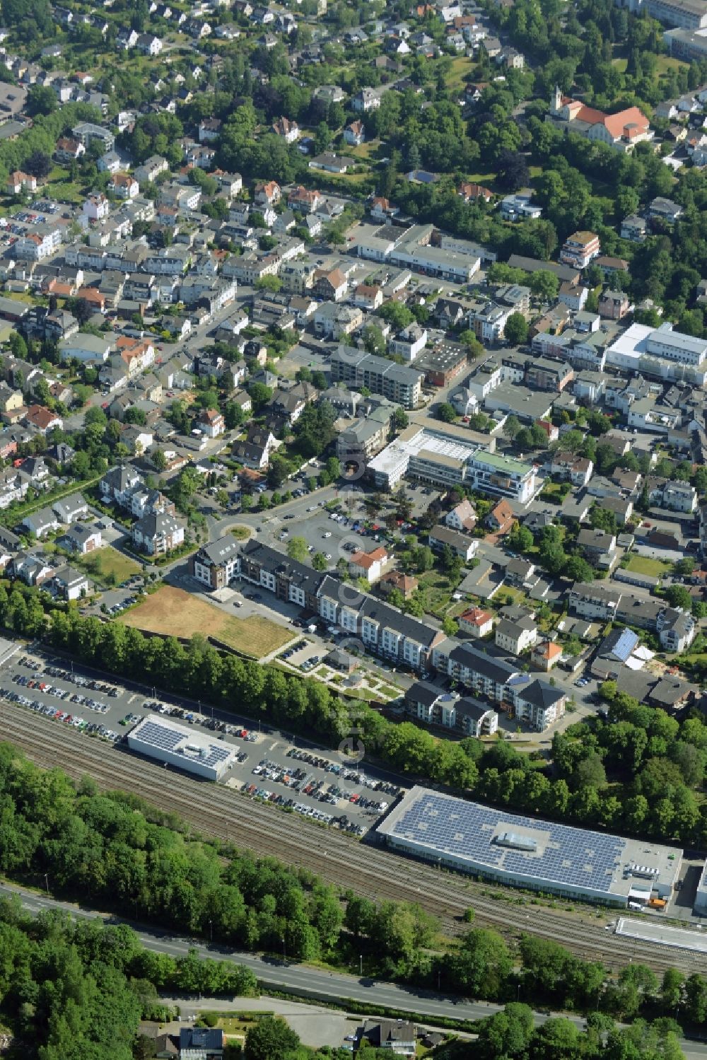 Aerial photograph Menden (Sauerland) - Terraced house of MARKUS GEROLD ENTERPRISE GROUP Am Hoenneufer in Menden (Sauerland) in the state North Rhine-Westphalia