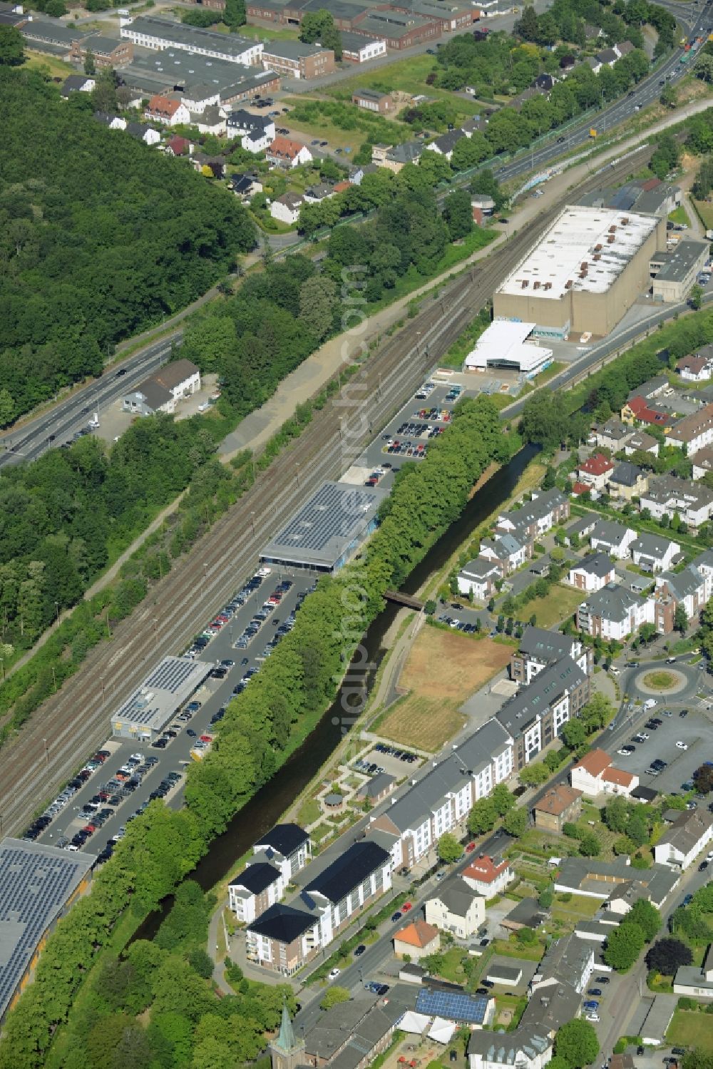 Menden (Sauerland) from the bird's eye view: Terraced house of MARKUS GEROLD ENTERPRISE GROUP Am Hoenneufer in Menden (Sauerland) in the state North Rhine-Westphalia