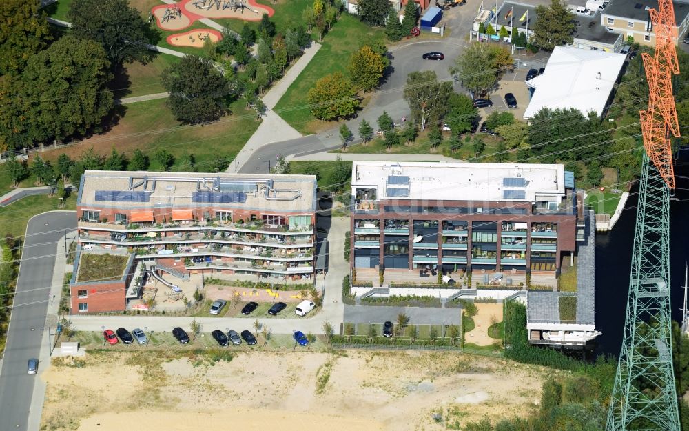 Aerial image Hamburg - Townhouse - Apartment buildings on island park in Wilhelmsburg district in Hamburg