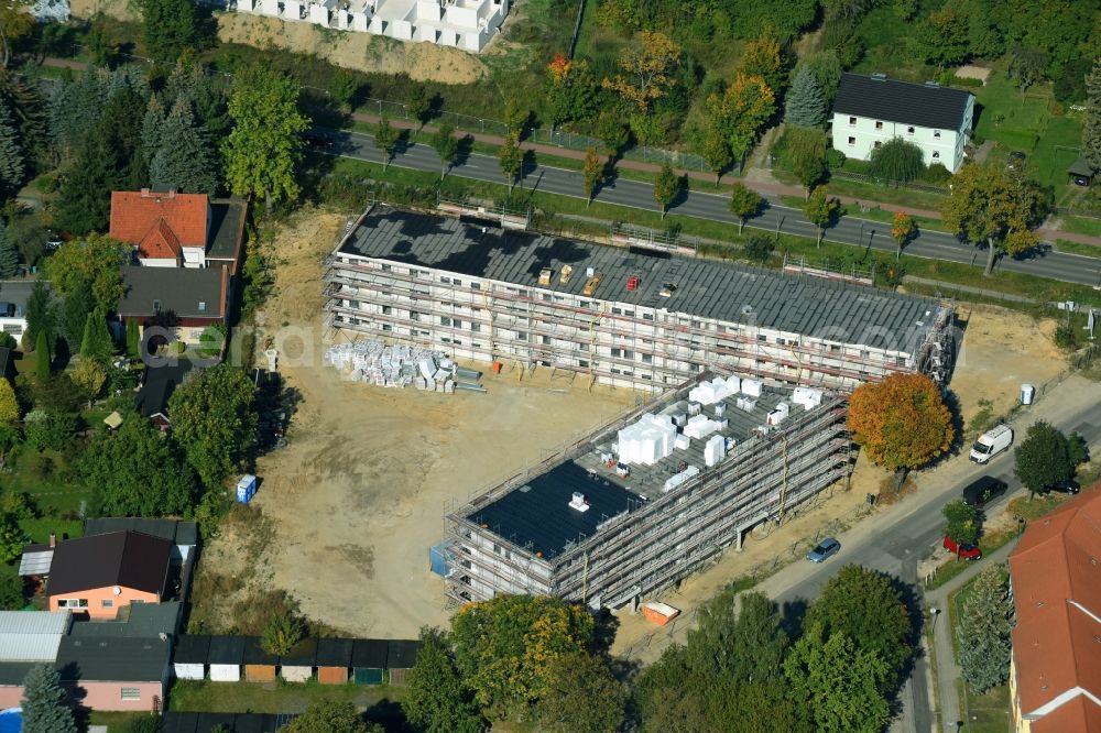 Bernau from above - Construction site of a new residential area of the terraced housing estate on the Schoenower Chaussee corner Im Blumenhag in Bernau in the state Brandenburg, Germany