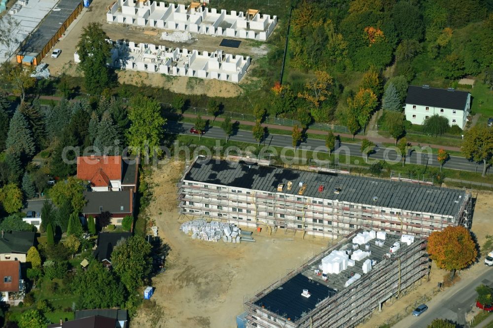 Bernau from the bird's eye view: Construction site of a new residential area of the terraced housing estate on the Schoenower Chaussee corner Im Blumenhag in Bernau in the state Brandenburg, Germany