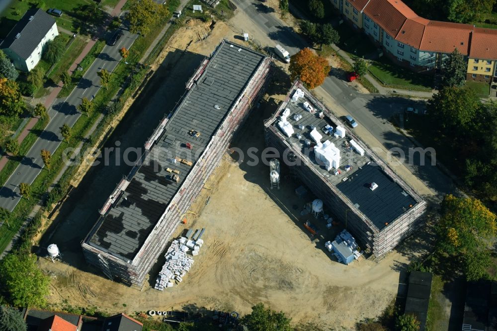 Aerial image Bernau - Construction site of a new residential area of the terraced housing estate on the Schoenower Chaussee corner Im Blumenhag in Bernau in the state Brandenburg, Germany