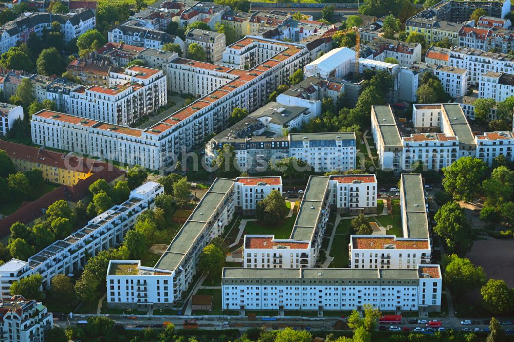 Berlin from above - Terraced house multi-family housing development between Wolfshagener Strasse and Stiftsweg in the district of Pankow in Berlin, Germany