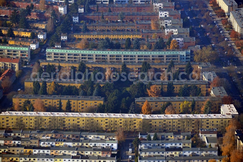 Berlin OT Britz from above - View of a row house settlement in Berlin in Neukölln in the district Britz