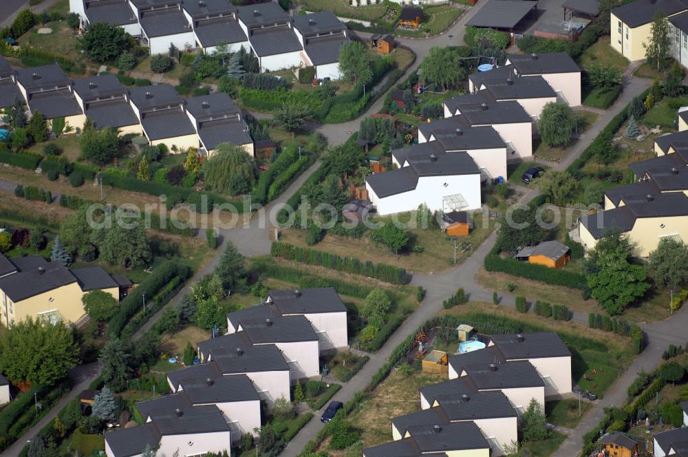 Aerial image Kochstedt - Blick auf eine Reihenhaussiedlung in Kochstedt / Sachsen - Anhalt. Die Siedlung wird durch die Wilhelm - Busch - Straße, der Winklerstraße, der Gebrüder - Grimm - Straße, sowie der Hirtenhausstraße eingegrenzt.