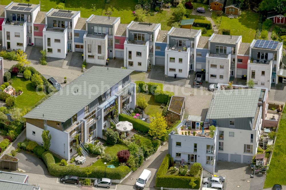 Aerial photograph Wuppertal - Estate of terraced houses on the Elfriede-Stremmel Street in the district Ronsdorf in the state North Rhine-Westphalia