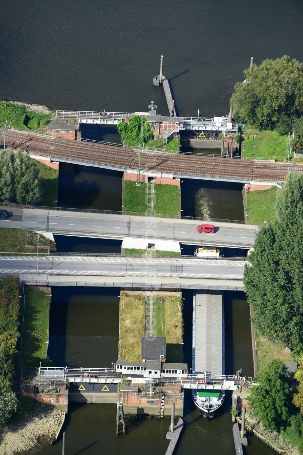 Hamburg from above - Reiherstieg lock with road bridges and railway bridge in Hamburg-Heimfeld. A project of the Hamburg Port Authority HPA