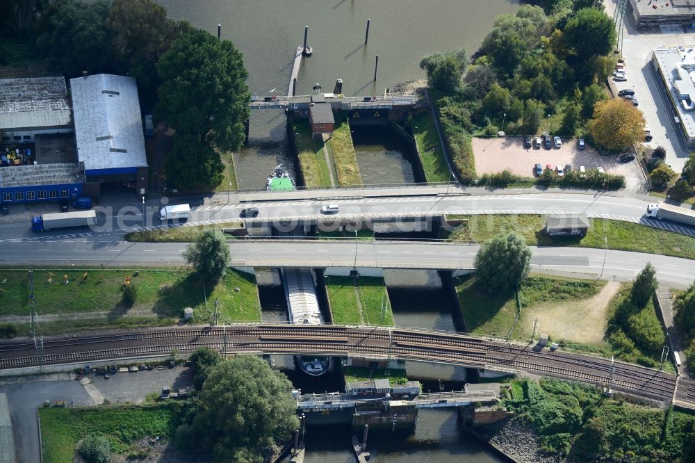 Aerial image Hamburg - Reiherstieg lock with road bridges and railway bridge in Hamburg-Heimfeld. A project of the Hamburg Port Authority HPA