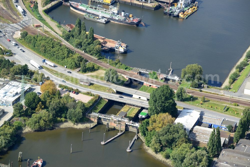 Hamburg from the bird's eye view: Reiherstieg lock with road bridges and railway bridge in Hamburg-Heimfeld. A project of the Hamburg Port Authority HPA