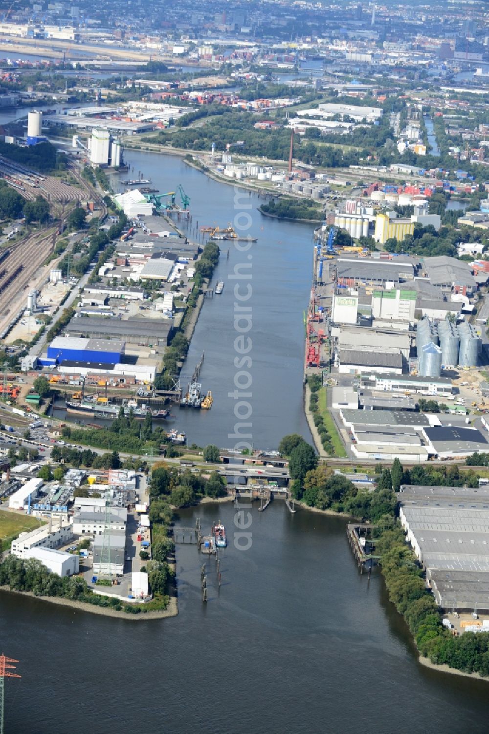 Hamburg from the bird's eye view: Reiherstieg lock with road bridges and railway bridge in Hamburg-Heimfeld. A project of the Hamburg Port Authority HPA