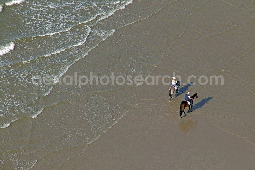 Norderney from the bird's eye view: Blick auf Reiter am Strand von Norderney. View of riders on the beach of Norderney.