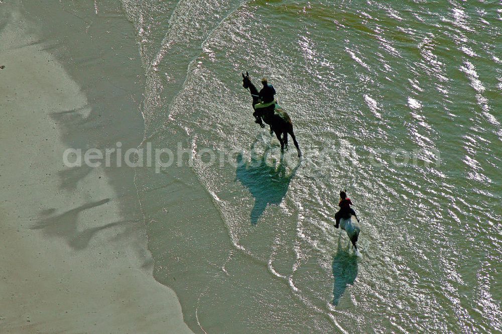 Aerial image Norderney - Blick auf Reiter am Strand von Norderney. View of riders on the beach of Norderney.