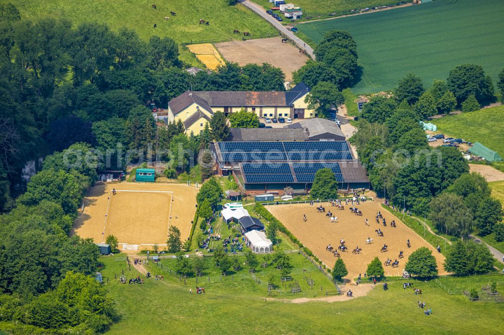 Herne from the bird's eye view: Equestrian training ground and tournament training gallery of the Reiterverein St. Hubertus on street Holthauser Strasse in the district Bochum Nord in Herne at Ruhrgebiet in the state North Rhine-Westphalia, Germany