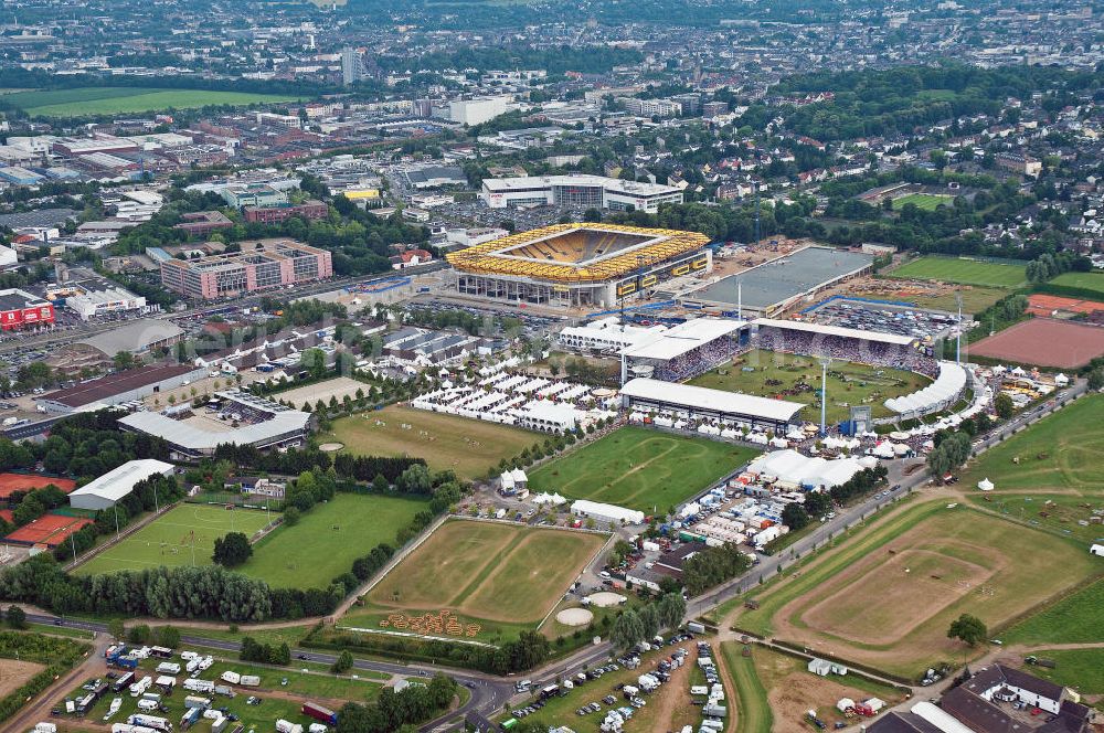 Aachen from the bird's eye view: Blick auf den Sportpark Soers mit dem Neuen Tivoli, Stadion des Fußballklubs Alemannia Aachen, und den Reitstadien, die im Besitz des Aachen Laurensberger Rennvereins e.V. sind. Dort findet alljährlich das CHIO Aachen statt, ein seit 1924 ausgetragenes internationales Pferdesport-Turnier. View of the sports park Soers with the New Tivoli Stadium of the football club Alemannia Aachen, and the horse arenas who are in possession of the Aachen Lauren Rennverein e.V. There will host the annual CHIO Aachen, an international equestrian tournament since 1924.