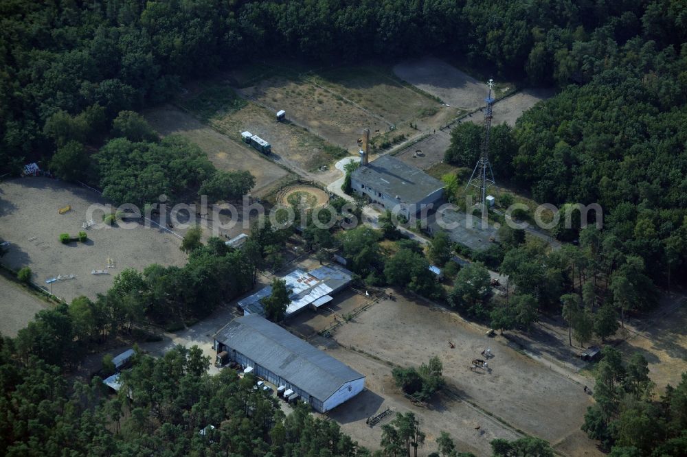 Aerial photograph Berlin - Building of stables of the Reitstall Lyck-Piehl in the Mahlsdorf part of Berlin in Germany. The compound is located on the edge of Berlin in a forest at the border with Hoppegarten