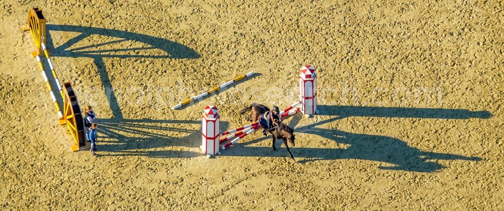 Hamm from the bird's eye view: Building of stables with obstacle training with long shadows at the riding Rhynern in Hamm in the state North Rhine-Westphalia