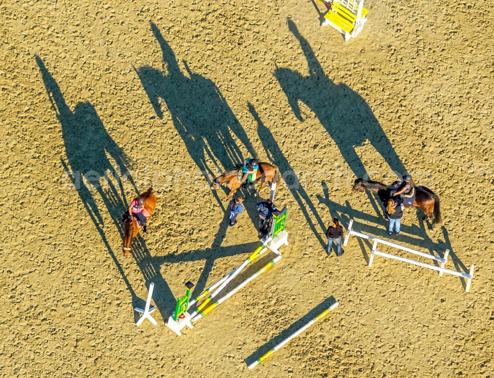 Aerial photograph Hamm - Building of stables with obstacle training with long shadows at the riding Rhynern in Hamm in the state North Rhine-Westphalia