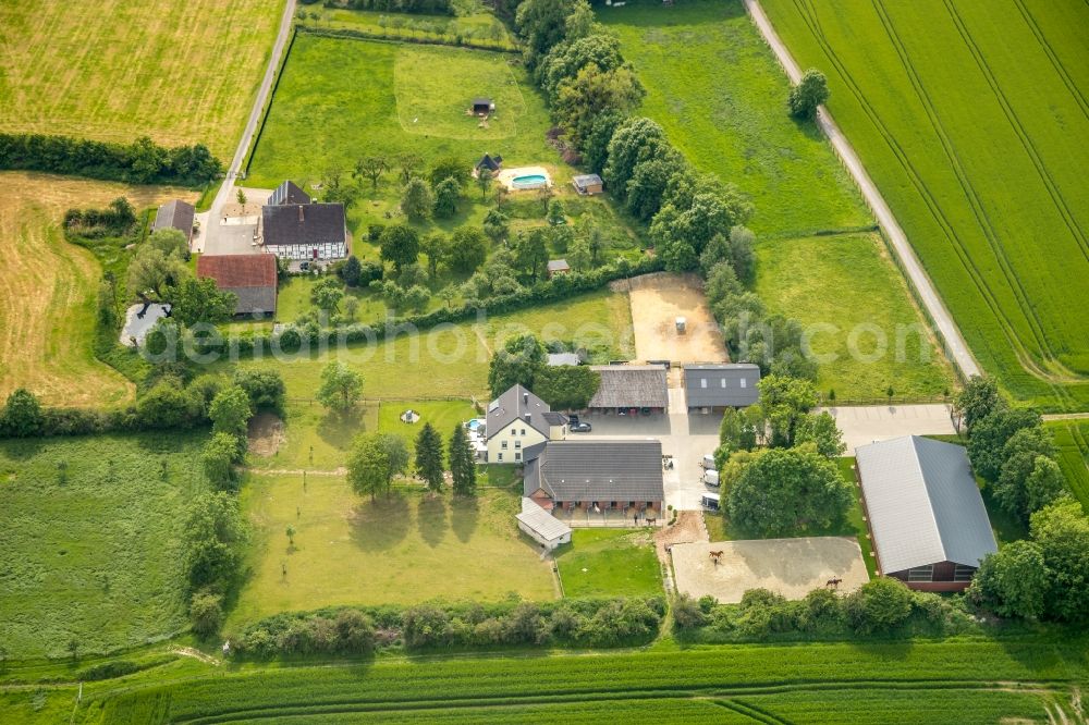 Hamm from the bird's eye view: Building of stables on Oberallener Weg in Hamm in the state North Rhine-Westphalia, Germany