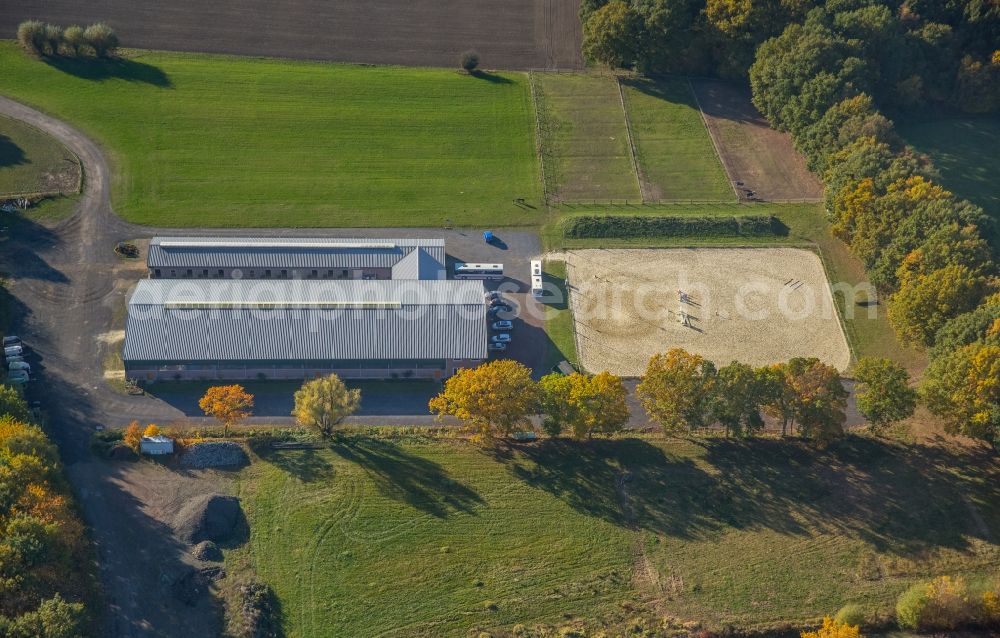 Hamm from the bird's eye view: Building of stables of the horseclub Pelkum e. V. in Hamm in the state North Rhine-Westphalia