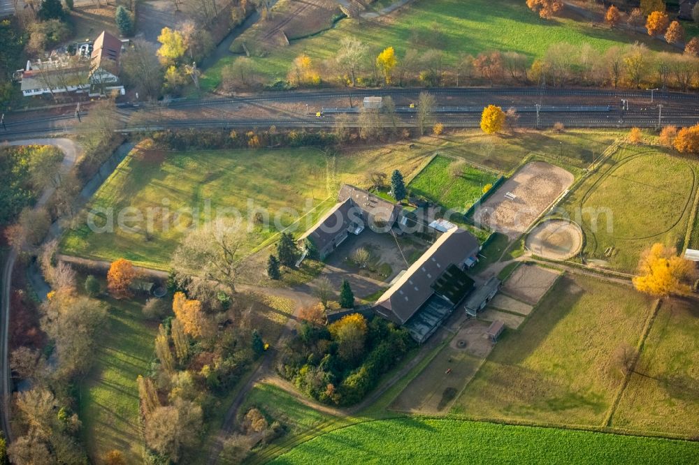 Aerial photograph Duisburg - Building of stables and animal board Gut Kesselsberg in the district Duisburg Sued in Duisburg in the state North Rhine-Westphalia