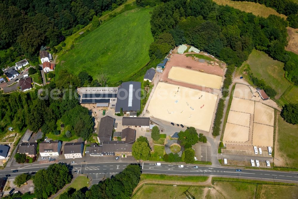 Aerial photograph Bredenscheid - Horse riding facilities and stables of Pferdesport zur Nieden in Bredenscheid in the state of North Rhine-Westphalia