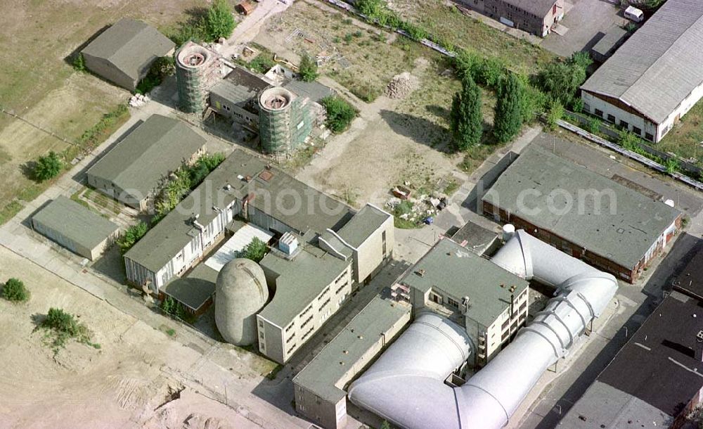 Aerial photograph Berlin-Adlershof - Rekonstruierte Luftfahrtforschungsstätte am ehem. Flugplatz Johannisthal auf dem Forschungs- und Gewerbeentwicklungsgebiet WISTAS in Berlin-Adlershof an der Rudower Chaussee.