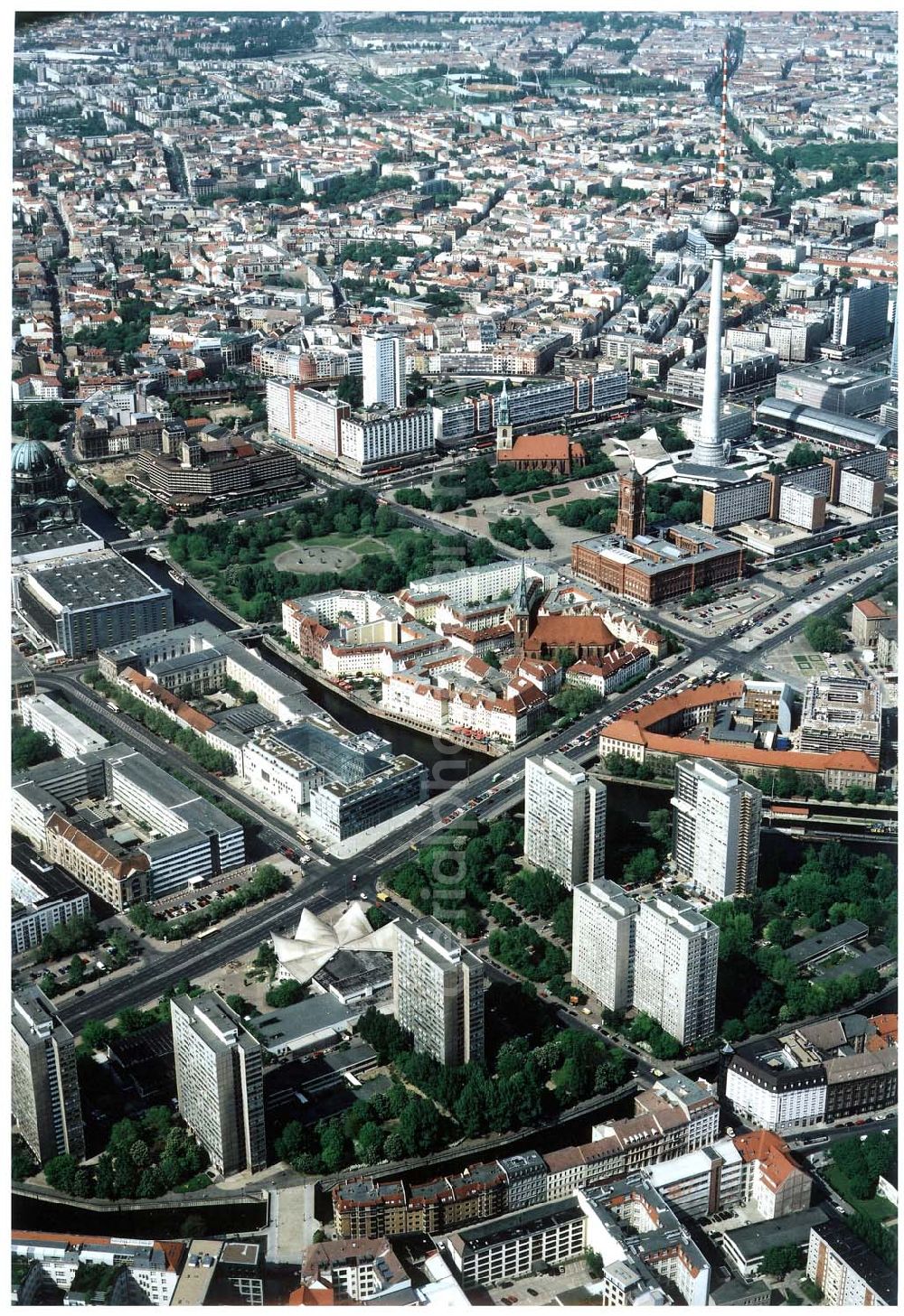 Aerial photograph Berlin - Rekonstruierte Wohnbauten an der Fischerinsel in Berlin - Mitte.