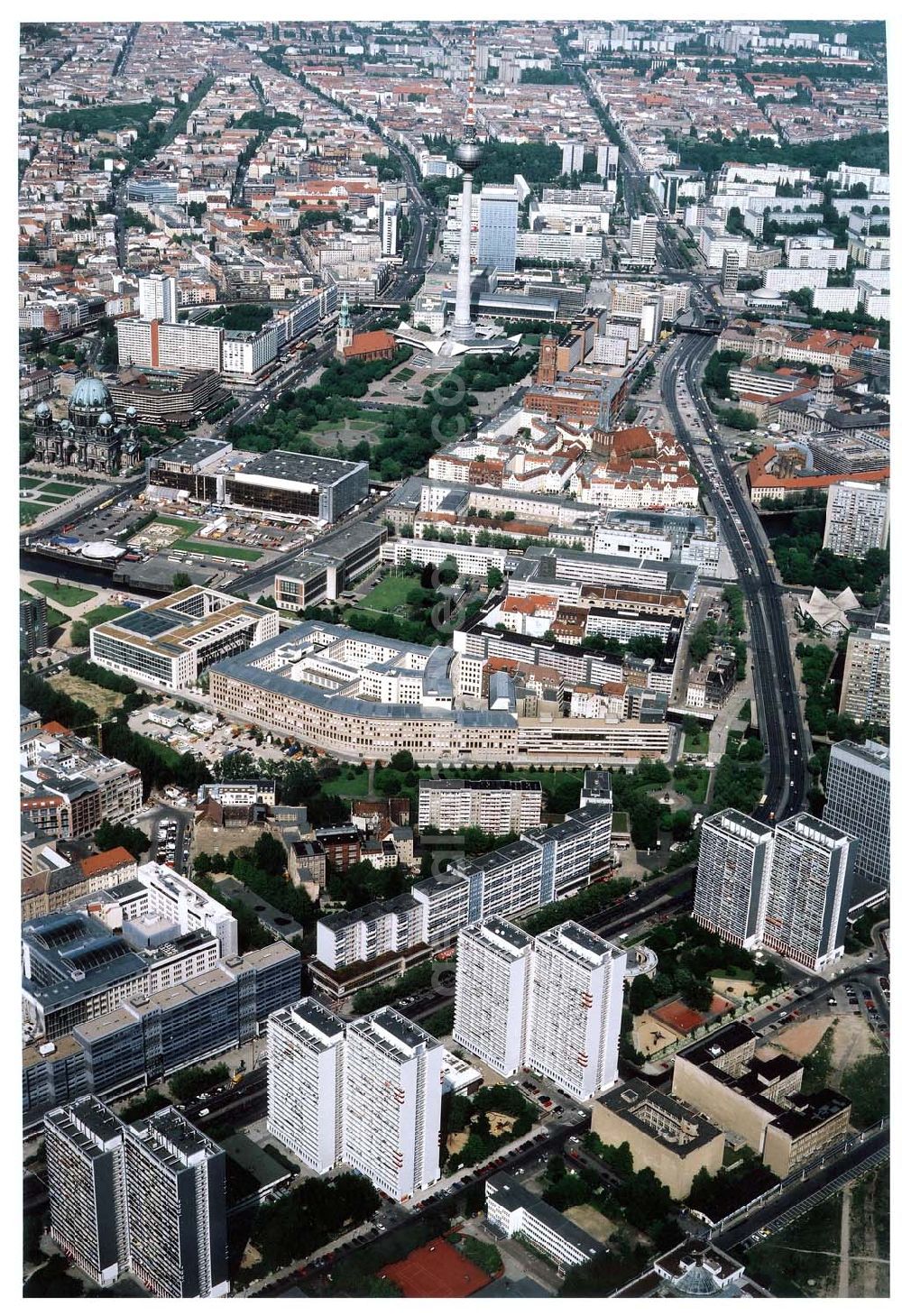 Aerial photograph Berlin - Rekonstruierte Wohnbauten an der Leipziger Straße in Berlin - Mitte.