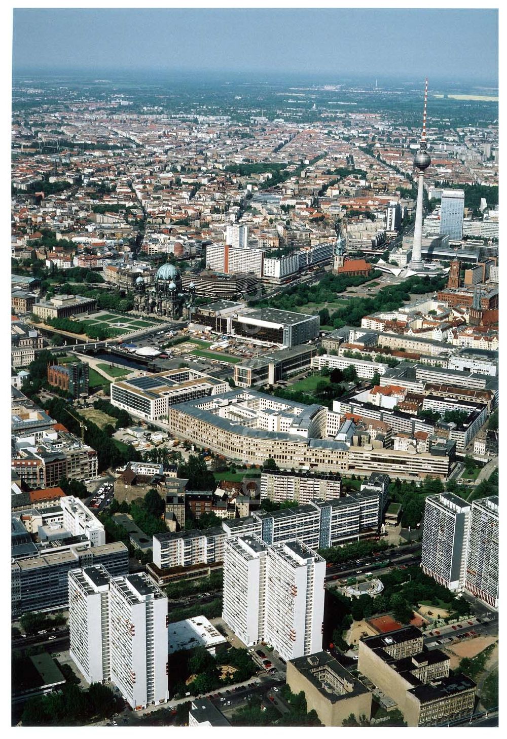 Berlin from above - Rekonstruierte Wohnbauten an der Leipziger Straße in Berlin - Mitte.