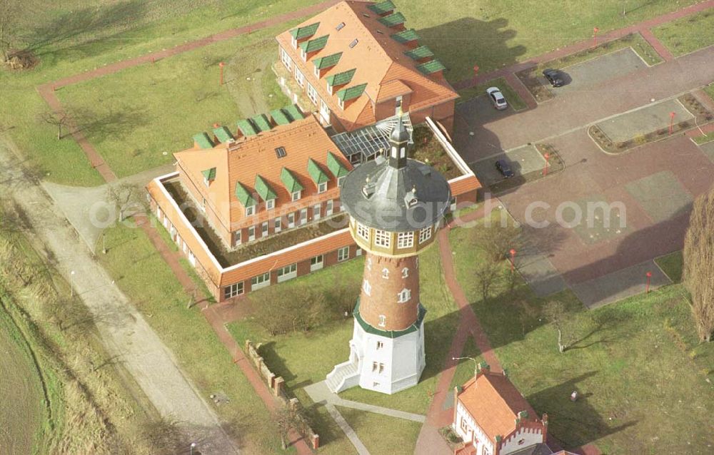 Schwedt / Oder from above - Rekonstruierter Wasserturm mit Hotelkomplex in Schwedt - Süd.