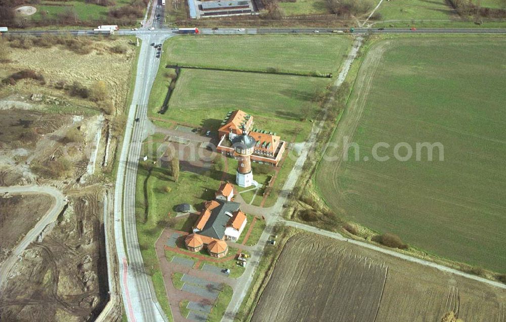 Schwedt / Oder from above - Rekonstruierter Wasserturm mit Hotelkomplex in Schwedt - Süd.