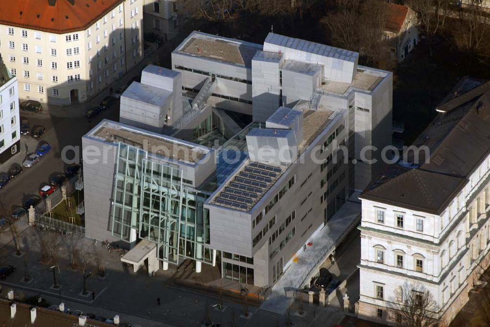 München from the bird's eye view: Blick auf die Die Königliche Akademie der Bildenden Künste wurde 1808 von König Max I. konstituiert. 1886 bezog sie den Neubau von Gottfried von Neureuther am Siegestor. Nach Fertigstellung der Sanierungs- und Renovierungsarbeiten zur 200-Jahr-Feier 2008 wird das Gebäude wieder in seiner ganzen Pracht zur Verfügung stehen. Daneben enstand der Erweiterungsbau der Architekten Coop Himmelb(l)au. Akademie der Bildenden Künste München, Akademiestrasse 2,80799 München,Tel +49-(0)89-3852-0,Fax +49-(0)89-3852-206 post@adbk.mhn.de,vertreten durch den Rektor Prof. Nikolaus Gerhart