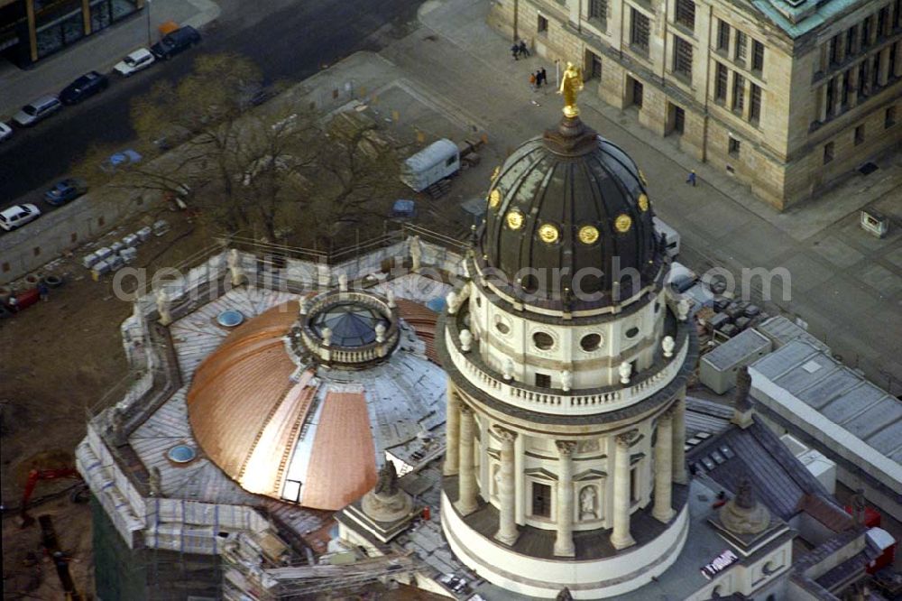 Berlin from above - Rekonstruktion des Französischen Domes am Gendarmenmarkt in Berlin-Mitte. 1995