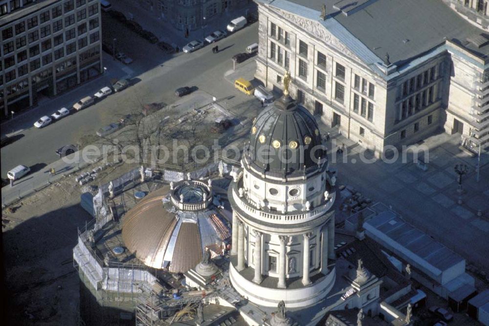 Berlin from above - Rekonstruktion des Französischen Domes am Gendarmenmarkt in Berlin-Mitte. 1995