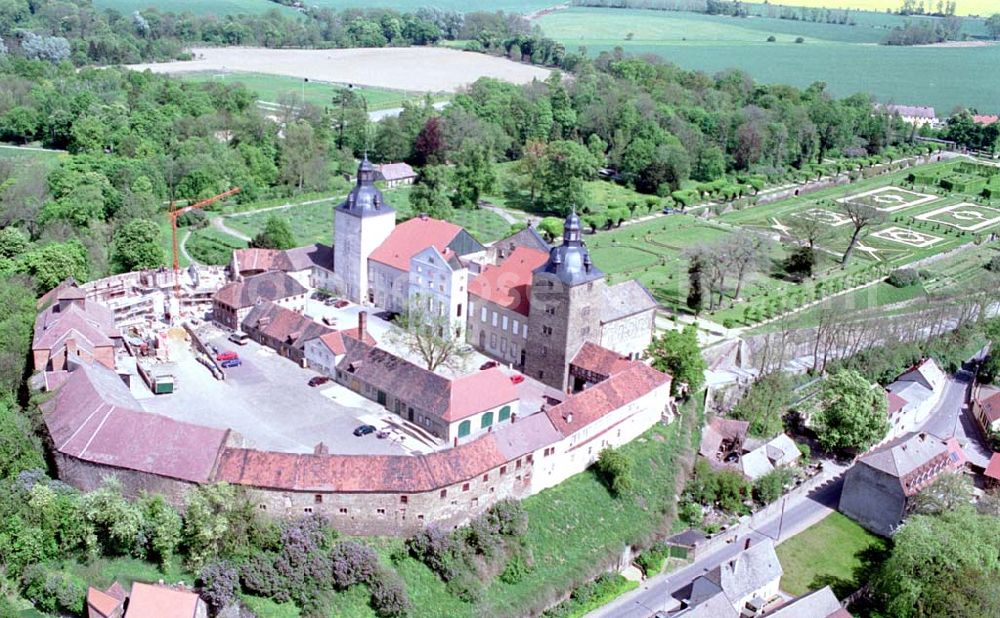 Aerial photograph Hundisburg/Sachsen-Anhalt - Rekonstruktion der Hundisburg südlich von Haldensleben in Sachsen-Anhalt Museum Haldensleben Breiter Gang 1, 39340 Haldensleben Telefon (0 39 04) 27 10 , Fax (0 39 04) 27 10 museumhaldensleben@t-online.de