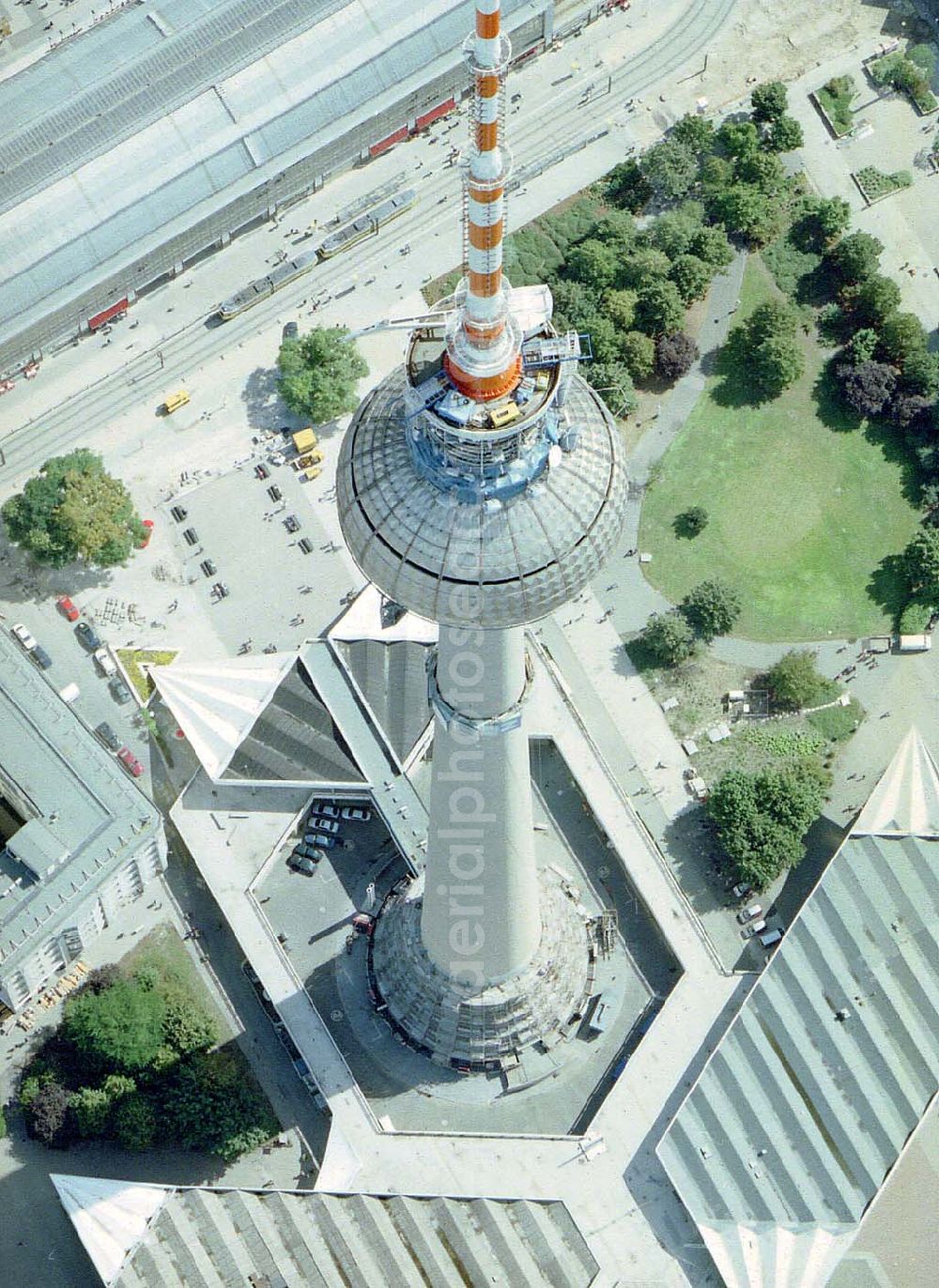 Berlin from above - Rekonstruktion der Schaftwände des Fernsehturmes am Berliner Alexanderplatz.