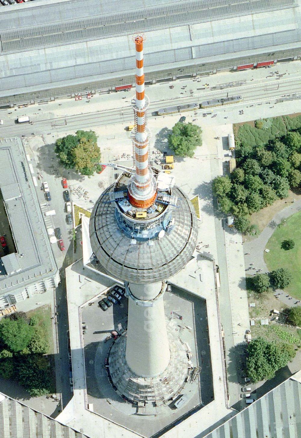 Berlin from the bird's eye view: Rekonstruktion der Schaftwände des Fernsehturmes am Berliner Alexanderplatz.