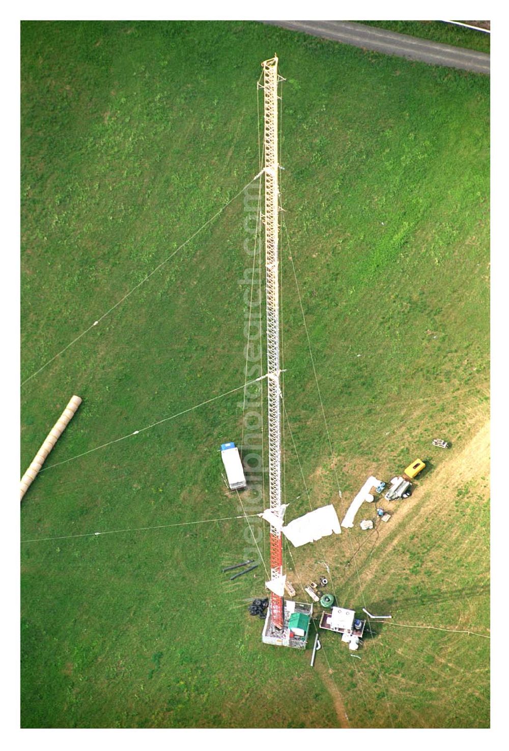 Sambach/ Rheinland-Pfalz from the bird's eye view: Blick auf die Rekonstruktionsarbeiten am Sendemast Sambach (Sandstrahlarbeiten Firma Werner Diener GmbH & Co)