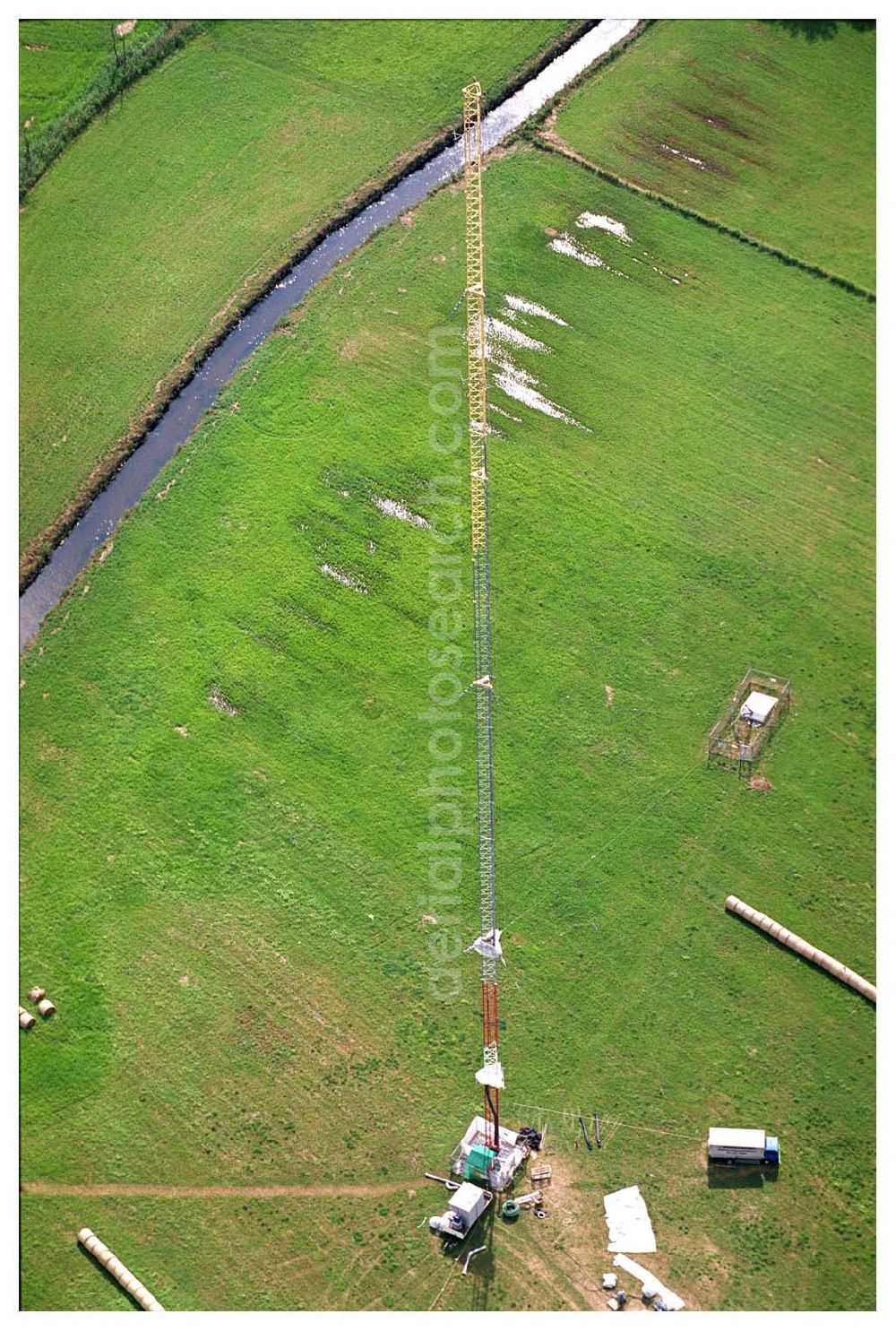 Aerial image Sambach/ Rheinland-Pfalz - Blick auf die Rekonstruktionsarbeiten am Sendemast Sambach (Sandstrahlarbeiten Firma Werner Diener GmbH & Co)