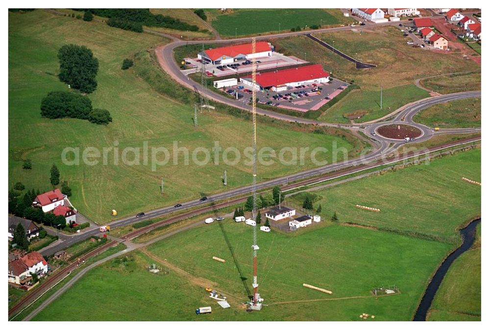 Sambach/ Rheinland-Pfalz from the bird's eye view: Blick auf die Rekonstruktionsarbeiten am Sendemast Sambach (Sandstrahlarbeiten Firma Werner Diener GmbH & Co)