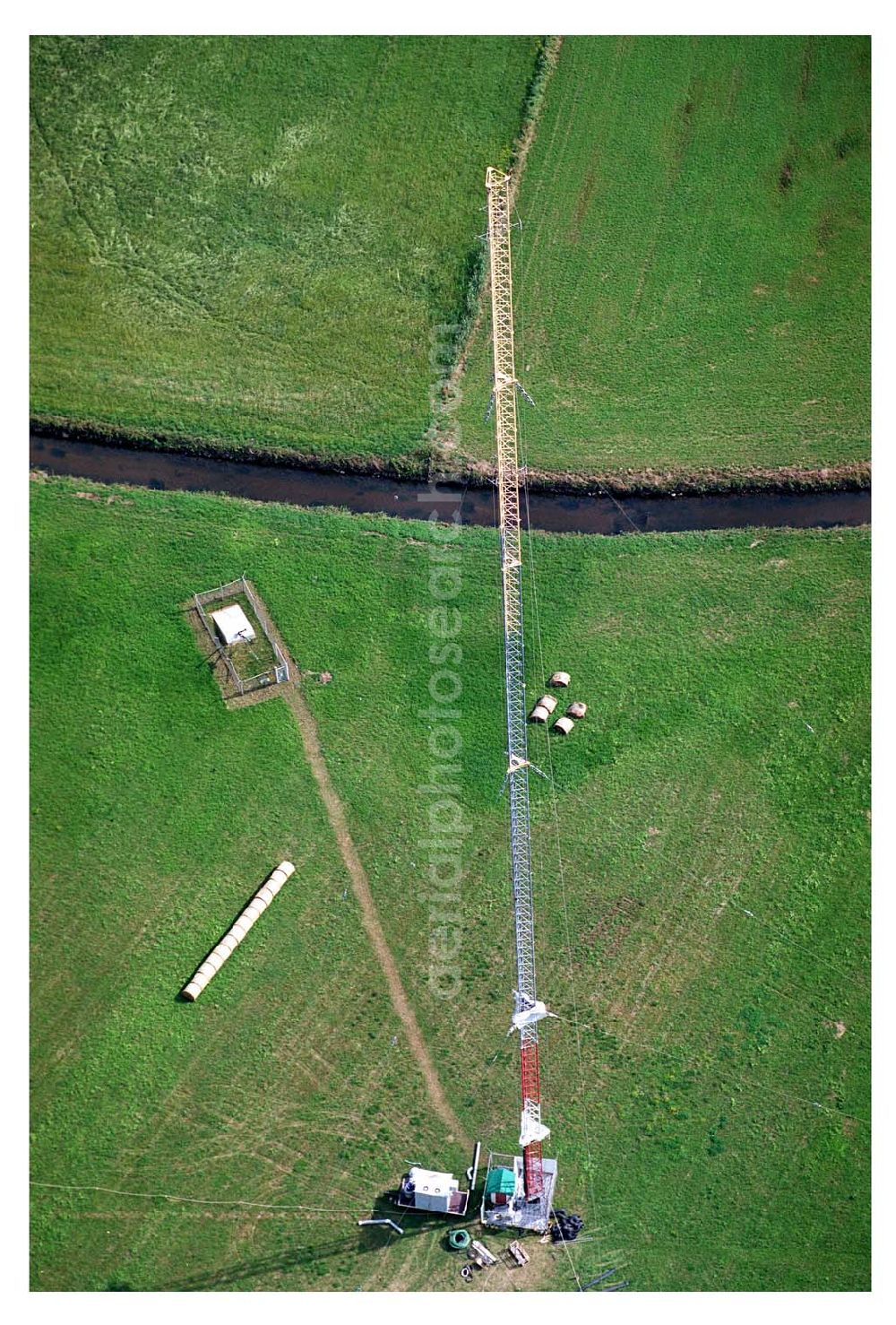 Aerial image Sambach/ Rheinland-Pfalz - Blick auf die Rekonstruktionsarbeiten am Sendemast Sambach (Sandstrahlarbeiten Firma Werner Diener GmbH & Co)