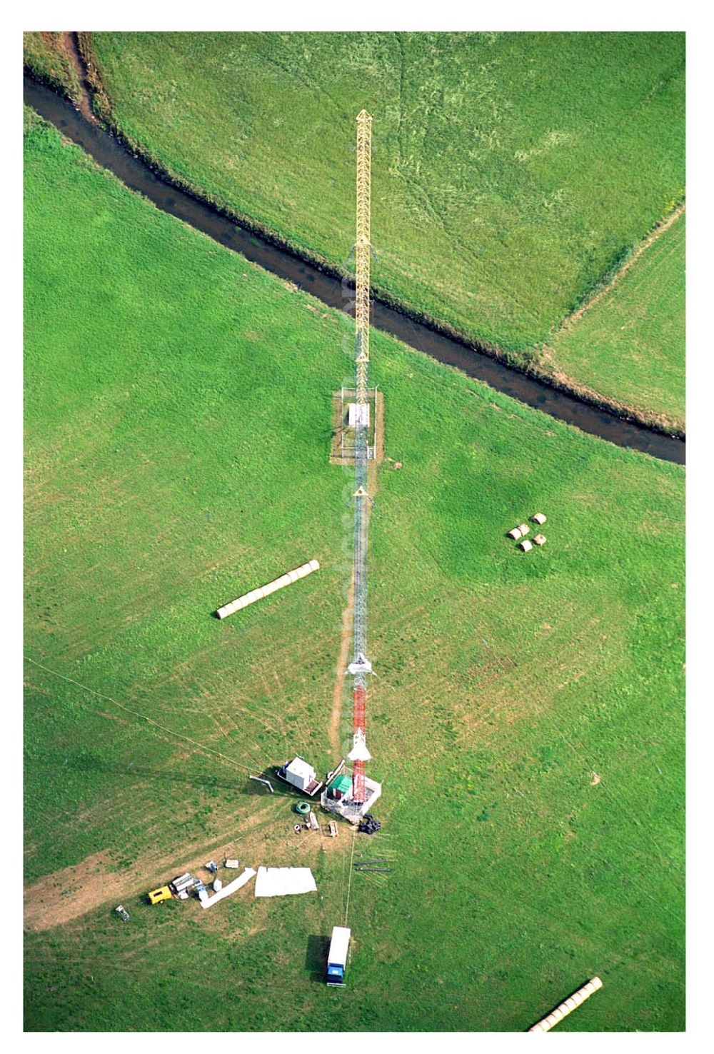 Aerial image Sambach/ Rheinland-Pfalz - Blick auf die Rekonstruktionsarbeiten am Sendemast Sambach (Sandstrahlarbeiten Firma Werner Diener GmbH & Co)