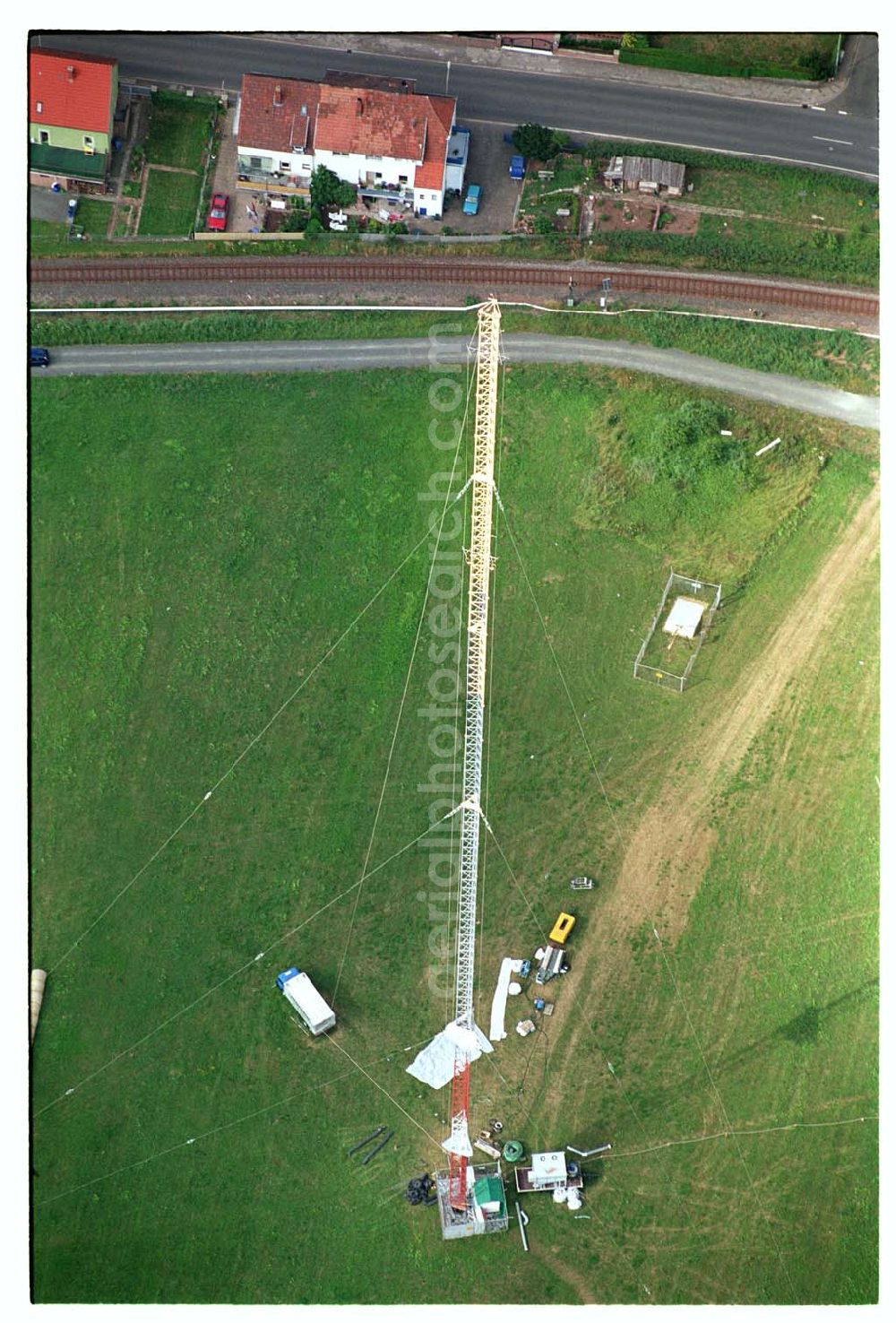 Aerial image Sambach/ Rheinland-Pfalz - Blick auf die Rekonstruktionsarbeiten am Sendemast Sambach (Sandstrahlarbeiten Firma Werner Diener GmbH & Co)