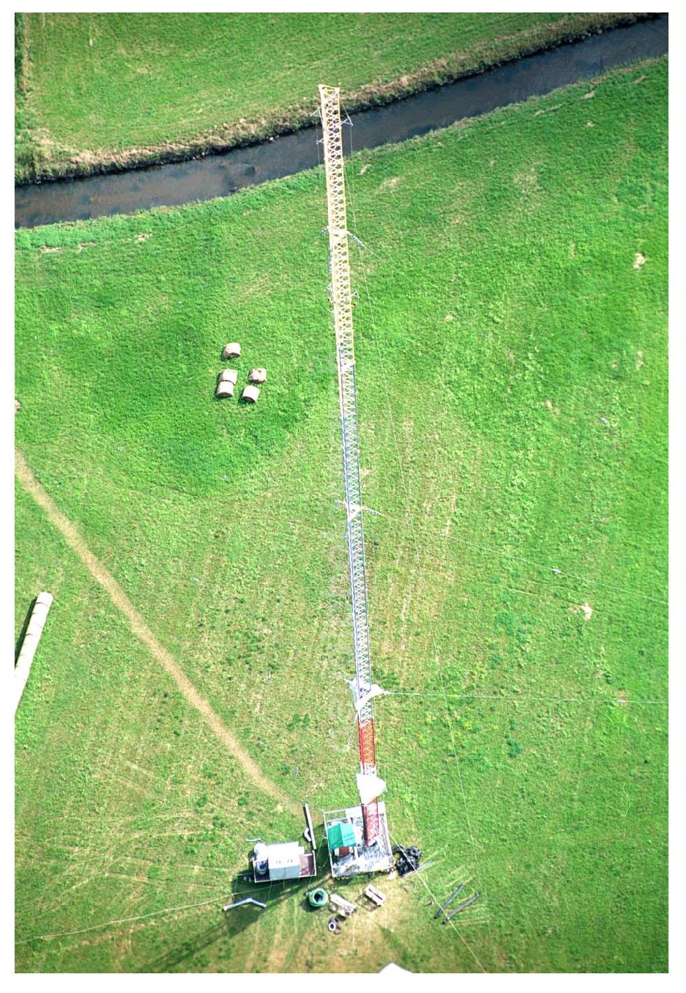 Sambach/ Rheinland-Pfalz from above - Blick auf die Rekonstruktionsarbeiten am Sendemast Sambach (Sandstrahlarbeiten Firma Werner Diener GmbH & Co)